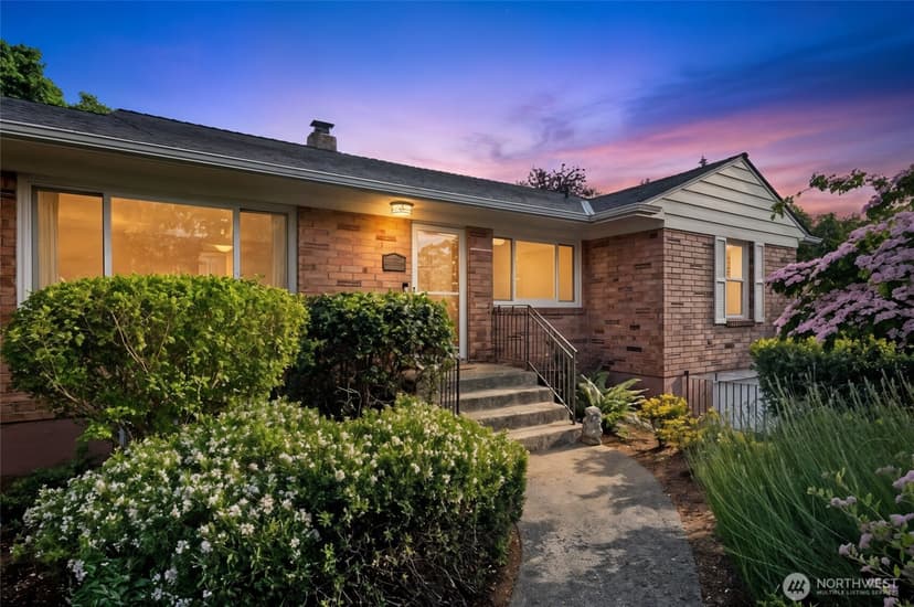 Property photo for 4015 NE 58th Street, Seattle photo 2