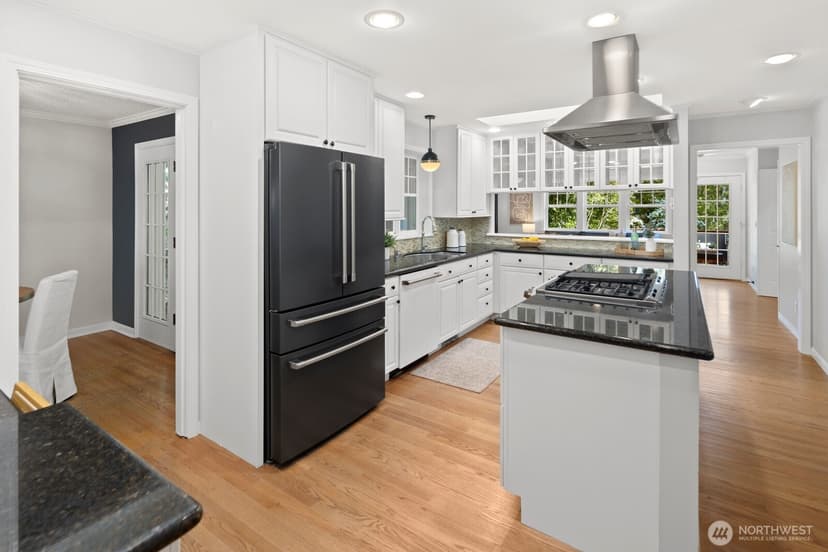 Property photo for 4015 NE 58th Street, Seattle photo 6