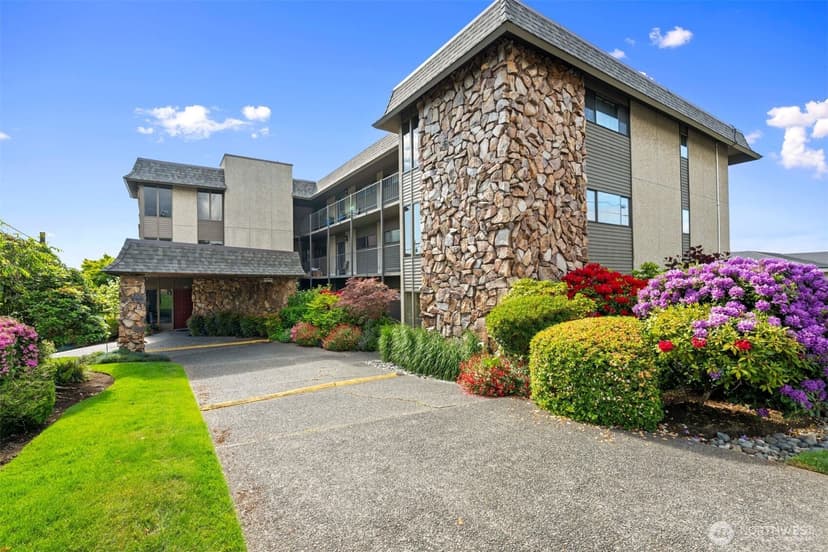 Property photo for 655 Main Street #305, Edmonds photo 3