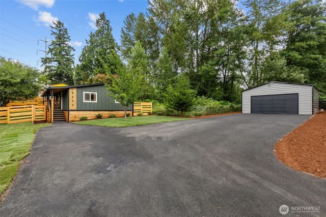 Property photo for 6633 S 118th Street, Seattle photo 2