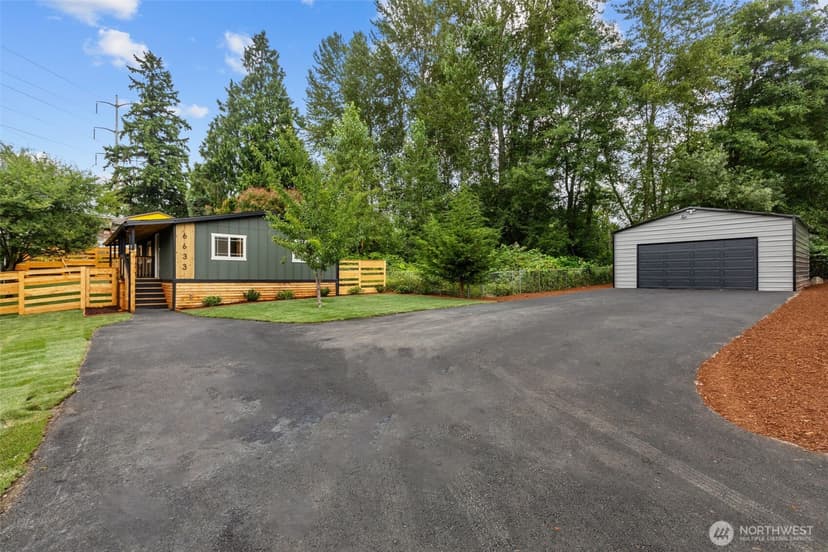 Property photo for 6633 S 118th Street, Seattle photo 2