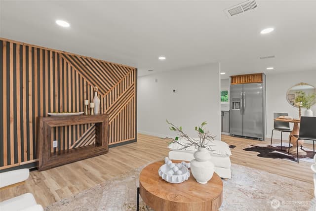 Property photo for 6633 S 118th Street, Seattle photo 4
