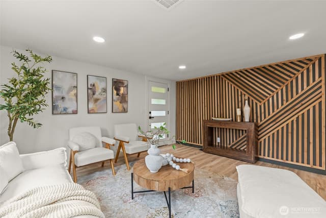 Property photo for 6633 S 118th Street, Seattle photo 5