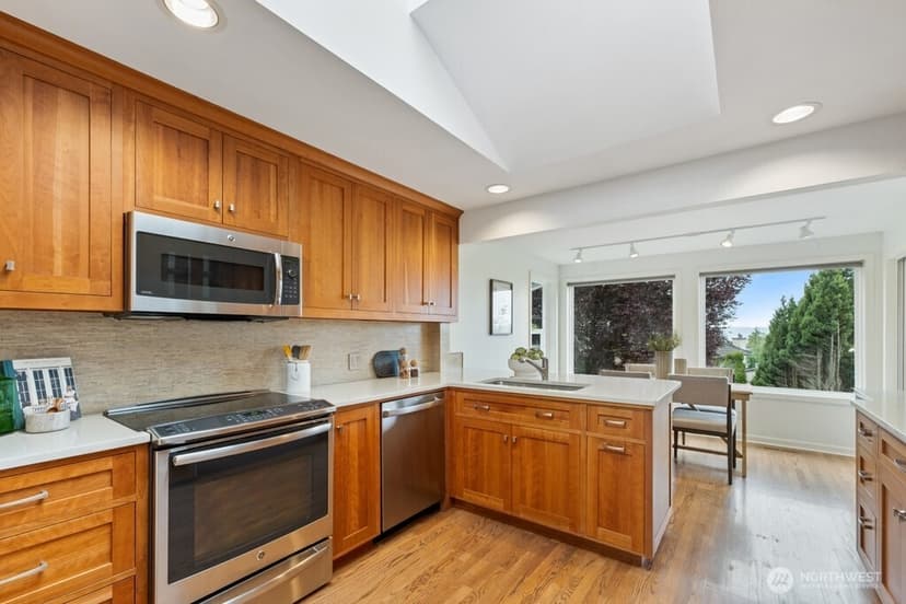 Property photo for 1623 2nd Street, Kirkland photo 5