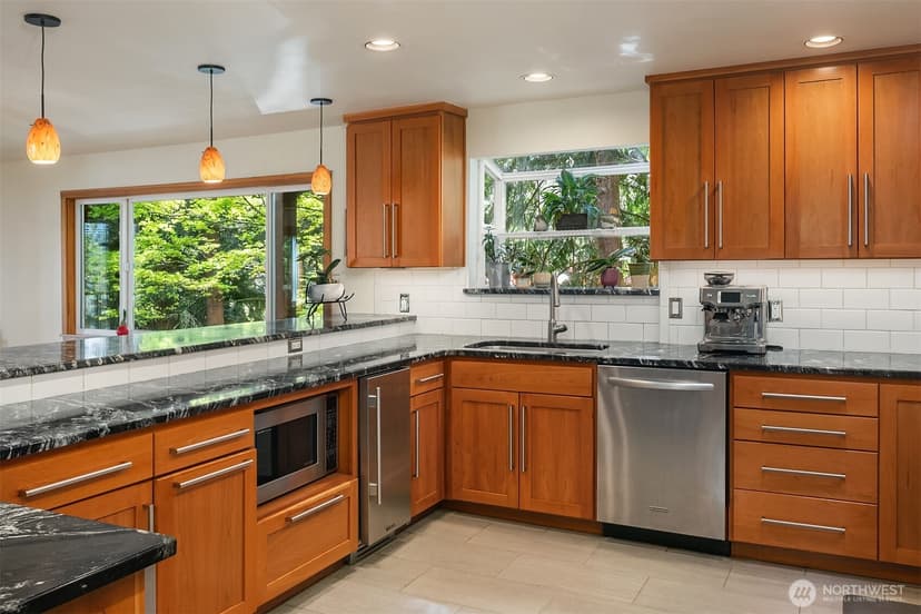Property photo for 5021 E Mercer Way, Mercer Island photo 11