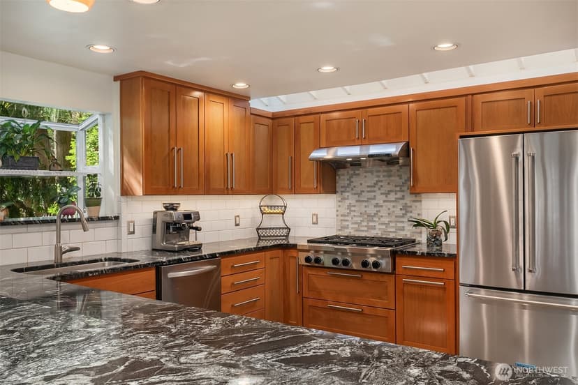Property photo for 5021 E Mercer Way, Mercer Island photo 8