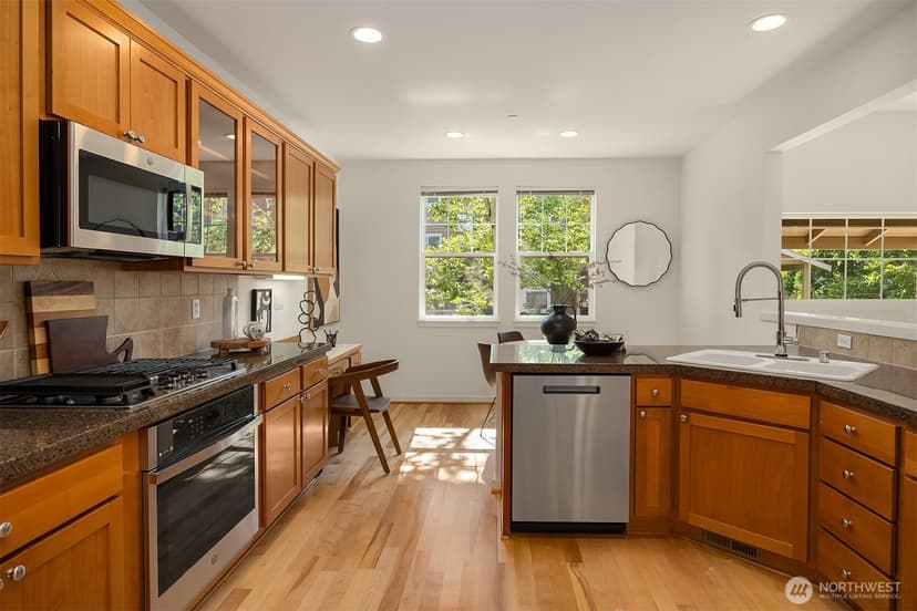 Property photo for 1906 Juneberry Court NE ##1906, Issaquah photo 5