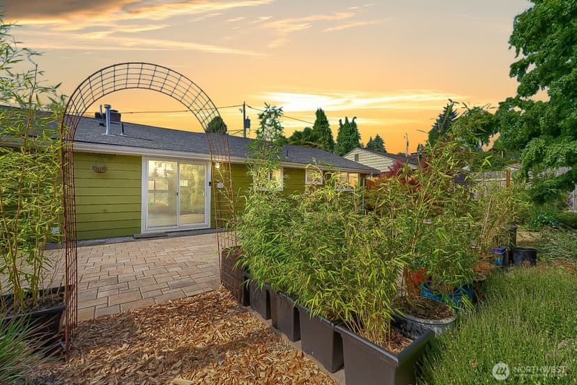 Property photo for 7650 S 113th Street, Seattle photo 16