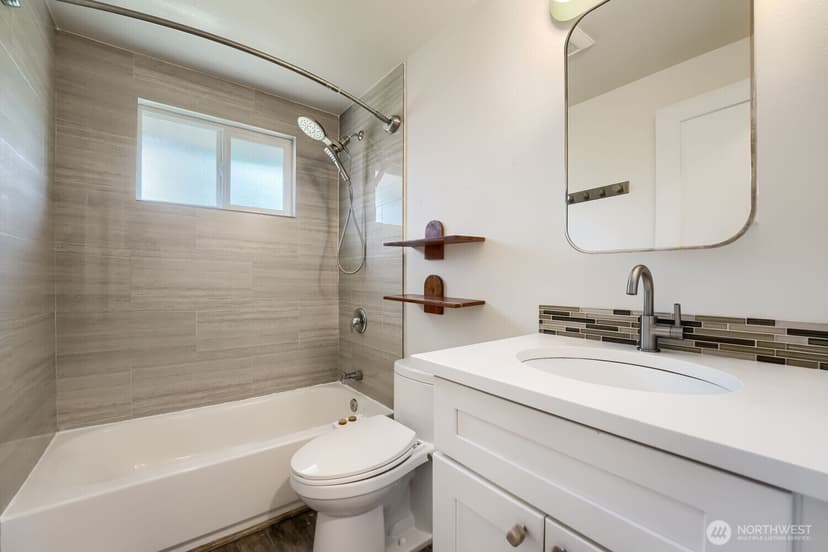 Property photo for 7650 S 113th Street, Seattle photo 14