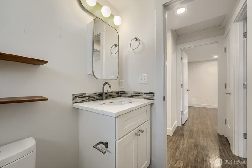 Property photo for 7650 S 113th Street, Seattle photo 15