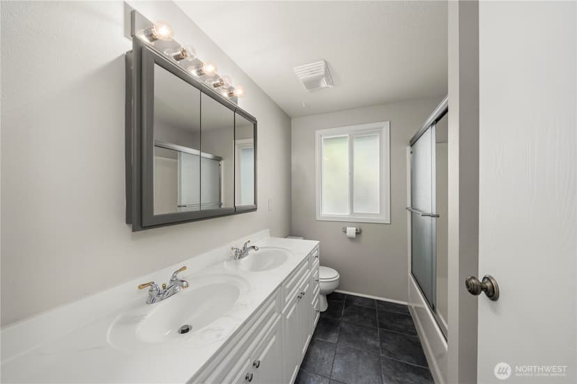 Property photo for 6813 162nd Street Ct E, Puyallup photo 5