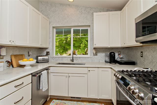 Property photo for 17909 110th Street Ct E, Bonney Lake photo 2
