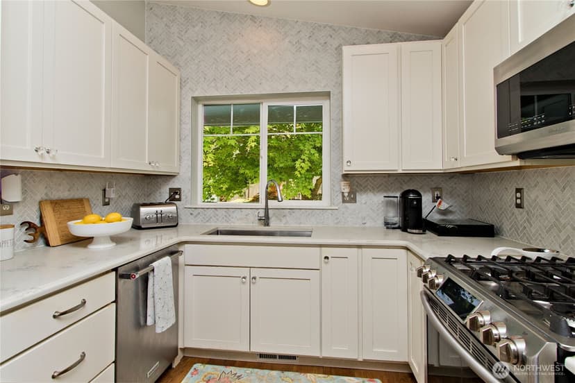 Property photo for 17909 110th Street Ct E, Bonney Lake photo 2