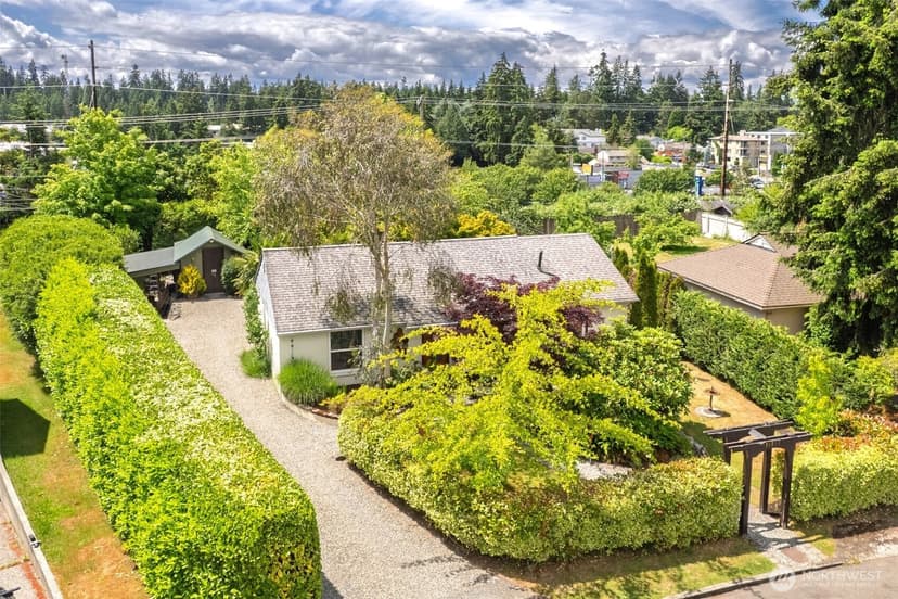Property photo for 16107 Midvale Avenue N, Shoreline photo 2