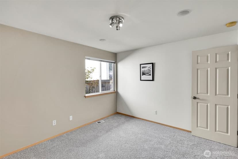 Property photo for 915 N Laurel Lane, Tacoma photo 15
