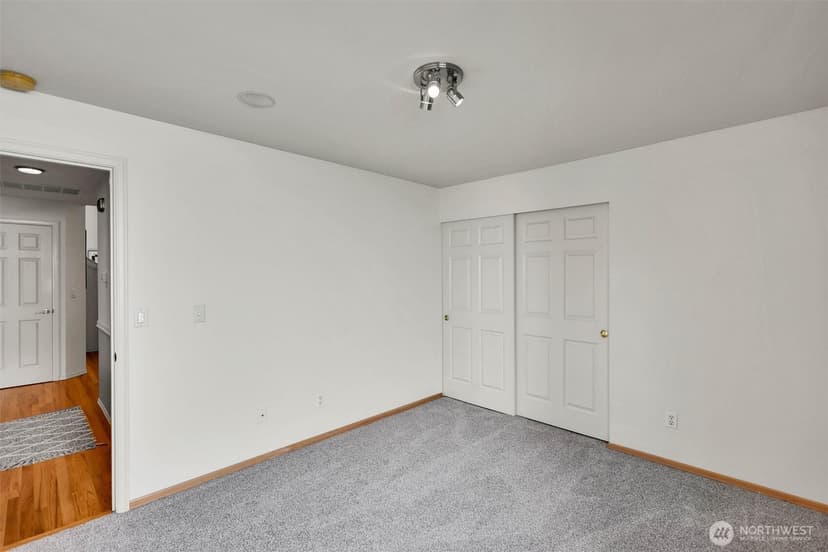 Property photo for 915 N Laurel Lane, Tacoma photo 14