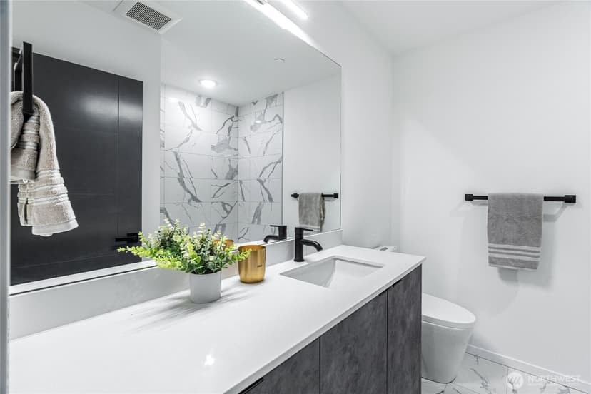Property photo for 12512 35th Avenue NE #B, Seattle photo 7