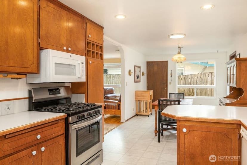 Property photo for 1708 Monterey Court NE, Renton photo 10