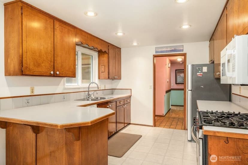 Property photo for 1708 Monterey Court NE, Renton photo 7