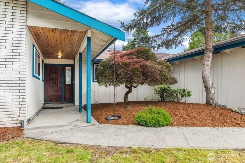 Property photo for 1708 Monterey Court NE, Renton photo 2