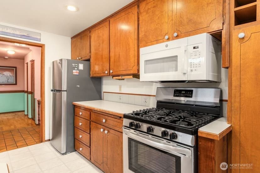 Property photo for 1708 Monterey Court NE, Renton photo 8