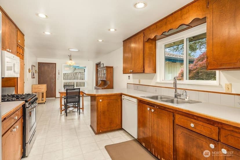 Property photo for 1708 Monterey Court NE, Renton photo 9