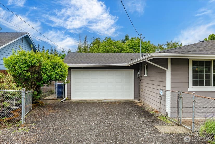 Property photo for 1030 118th Place SE, Everett photo 3