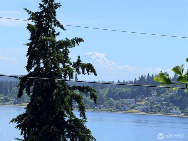 Property photo for 1088 Colchester Drive, Port Orchard photo 3