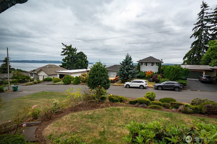 Property photo for 143 S 297th Place, Federal Way photo 23