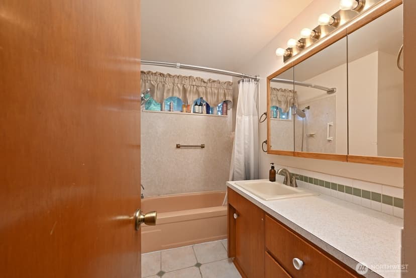 Property photo for 143 S 297th Place, Federal Way photo 14
