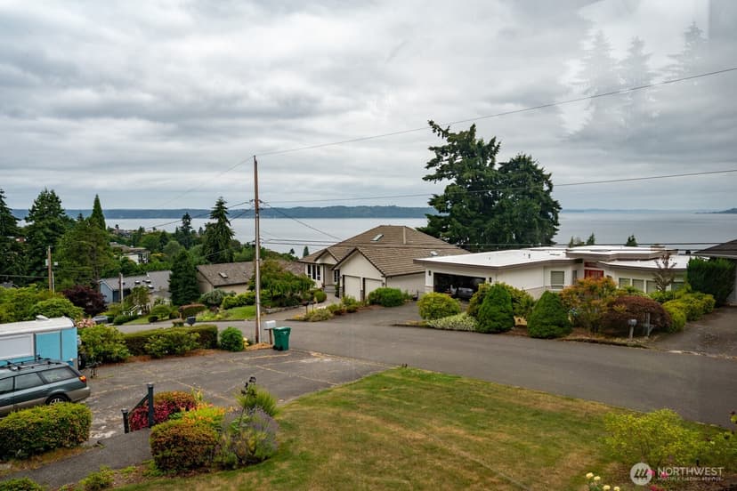 Property photo for 143 S 297th Place, Federal Way photo 24
