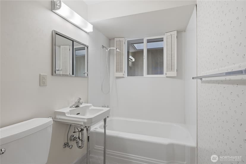 Property photo for 7025 43rd Avenue NE, Seattle photo 13