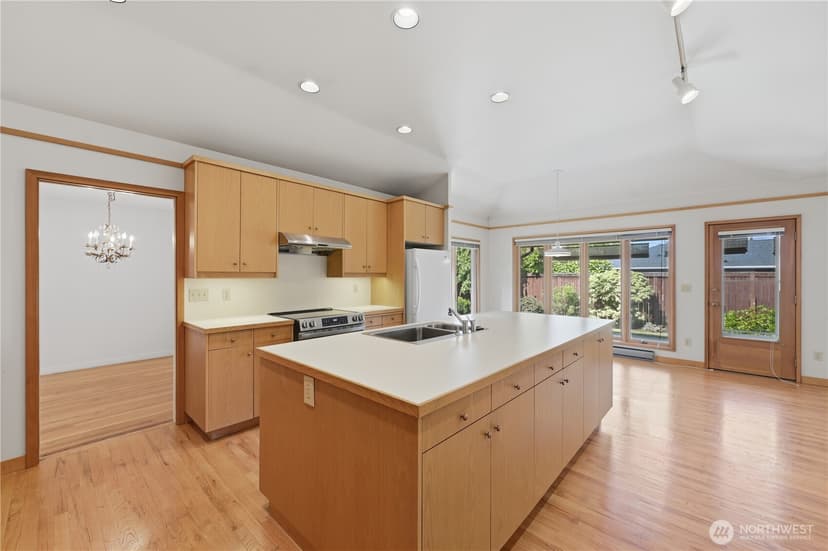 Property photo for 7025 43rd Avenue NE, Seattle photo 7