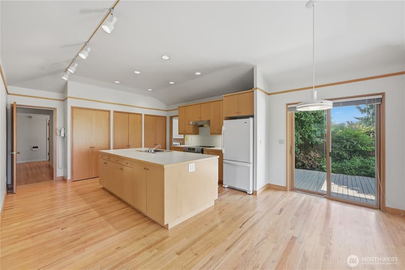 Property photo for 7025 43rd Avenue NE, Seattle photo 8