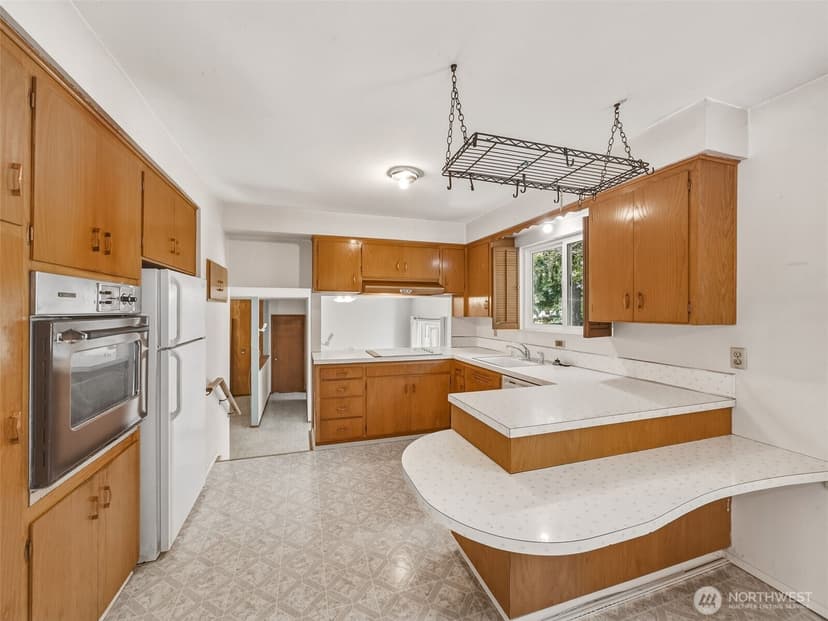 Property photo for 1935 SW 164th Street, Burien photo 10
