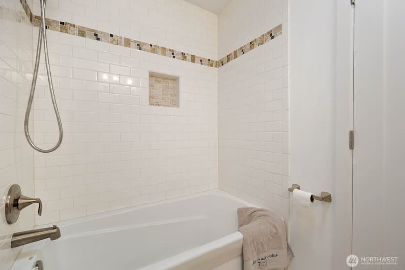 Property photo for 1727 Harbor Avenue SW #N401, Seattle photo 23