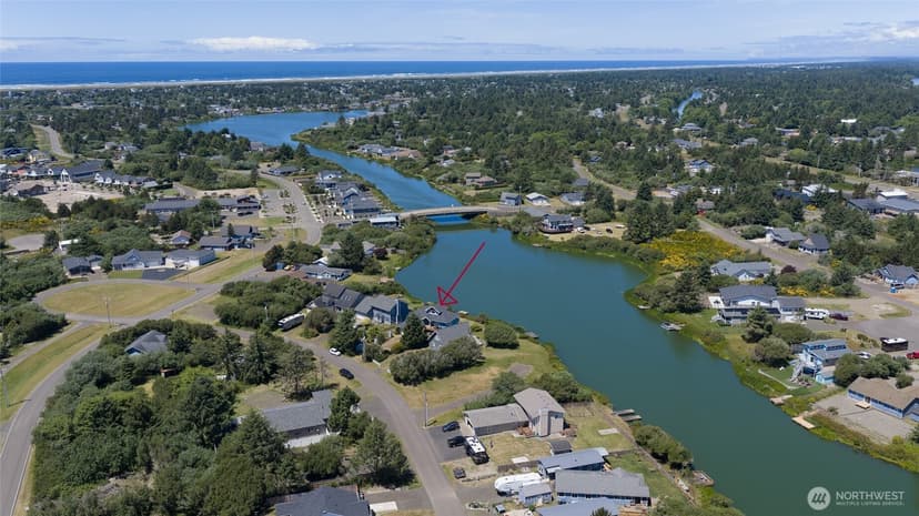 Property photo for 142 Sea Breeze Loop SE, Ocean Shores photo 4