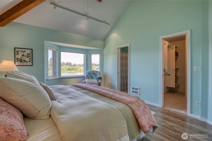 Property photo for 142 Sea Breeze Loop SE, Ocean Shores photo 17