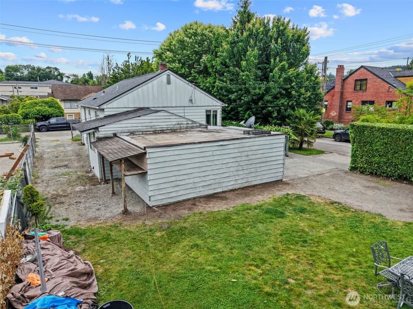 Property photo for 1002 S Sullivan Street, Seattle photo 9