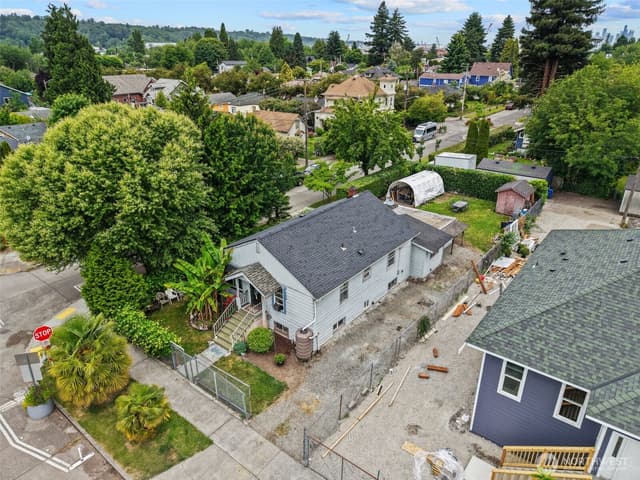 Property photo for 1002 S Sullivan Street, Seattle photo 3