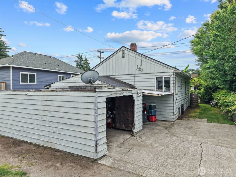 Property photo for 1002 S Sullivan Street, Seattle photo 10