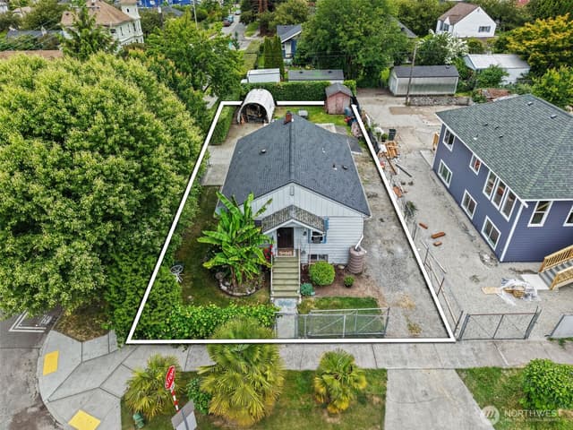 Property photo for 1002 S Sullivan Street, Seattle photo 2