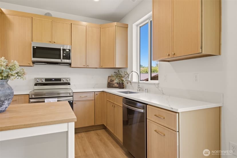 Property photo for 9711 Mckinley Avenue E, Tacoma photo 9