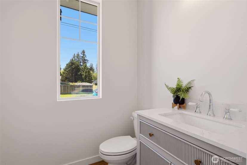 Property photo for 9711 Mckinley Avenue E, Tacoma photo 11