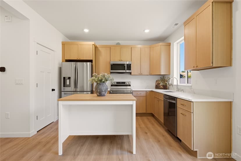 Property photo for 9711 Mckinley Avenue E, Tacoma photo 8