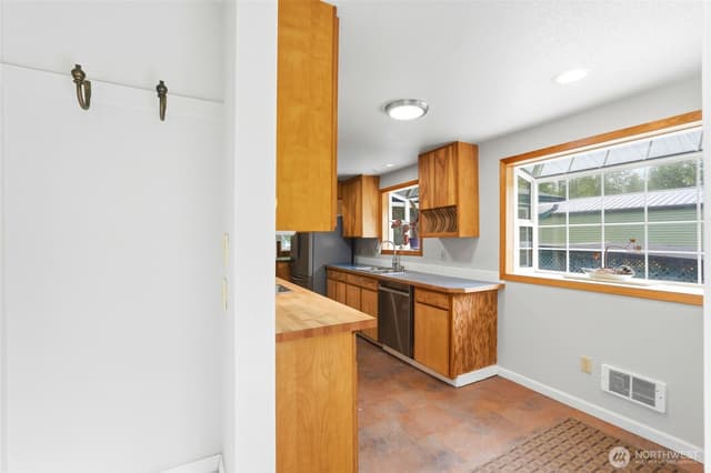 Property photo for 4243 Timberline Road, Clinton photo 5