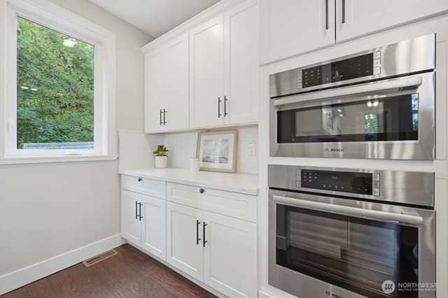Property photo for 19535 53rd Avenue NE, Lake Forest Park photo 3