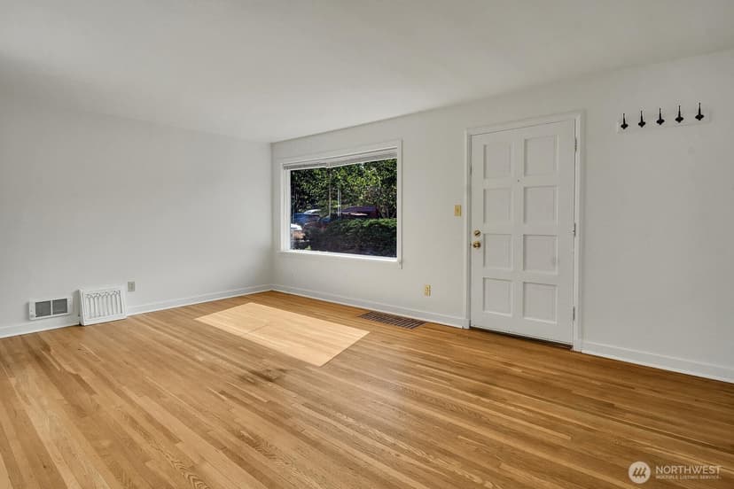 Property photo for 9118 Linden Avenue N, Seattle photo 5