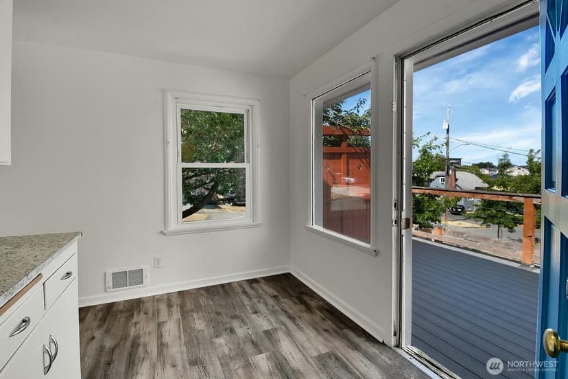 Property photo for 9118 Linden Avenue N, Seattle photo 14