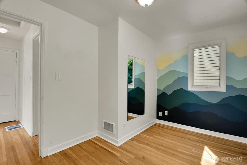 Property photo for 9118 Linden Avenue N, Seattle photo 8